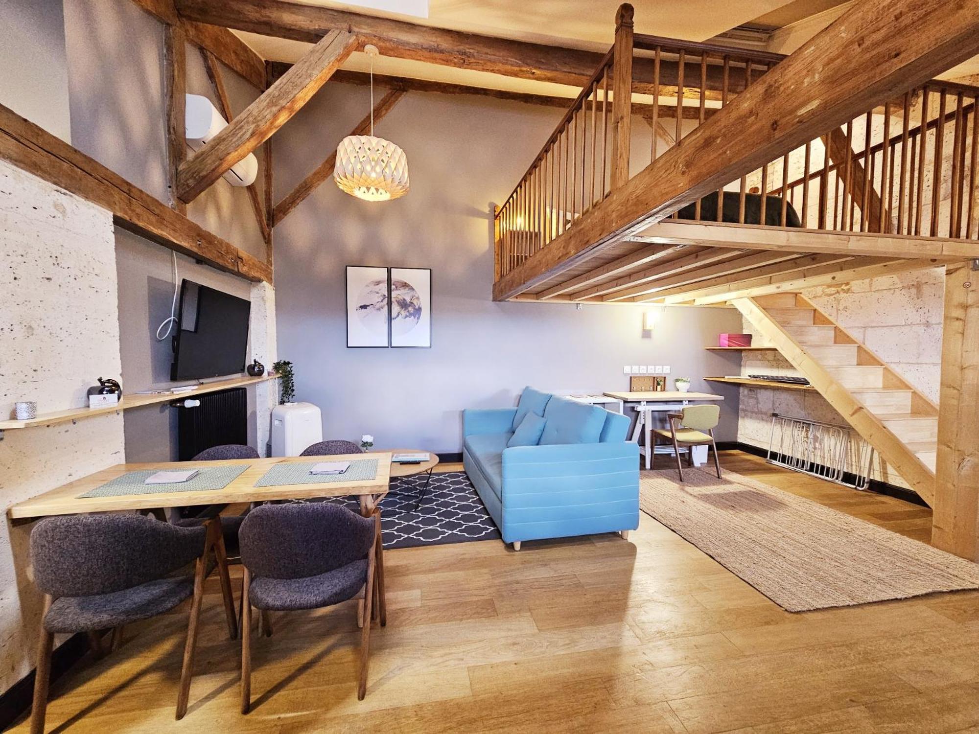 Meubles De L'Arsenal Coeur De Ville ! Angoulême Quarto foto